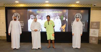 رونالدينيو يزور مقر مجلس دبي الرياضي "أحب دبي وسعيد بزياراتي المستمرة للإمارات"