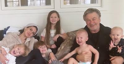هيلاريا بالدوين وأليك بالدوين مع أطفالهما السنة - صورة من انستغرام