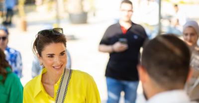 اللوك الكاجوال على طريقة الملكة رانيا
