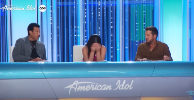 كيتي بيري تتوسط ليونيل ريتشي ولوك بريان في American Idol