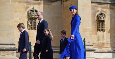 كيت ميدلتون مع أفراد عائلتها - صورة من حساب RoyalFamily على تويتر