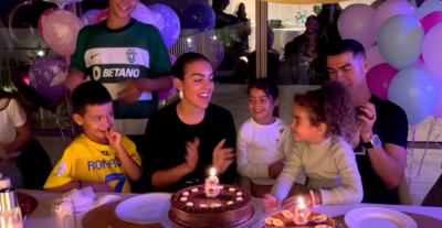جورجينا رودريغيز  وكريستيانو رونالدو وأطفالهم - صورة من فيديو إنستقرام