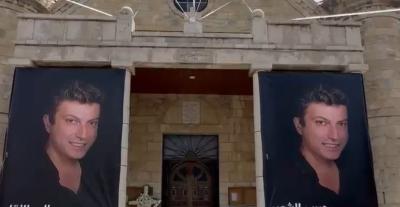 صور الراحل طوني صوايا على جدران  كنيسة المخلص للروم الكاثوليك في لبنان 