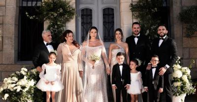 دانييلا  رحمة مع عائلتها يوم زفافها على ناصيف زيتون - صورة من انستقرام