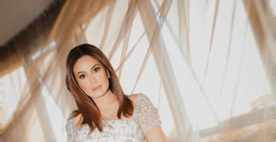 هند صبري بالأبيض في مهرجان بيروت الدولي لسينما المرأة