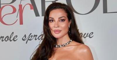 نادين نسيب نجيم بفستان من نيكولا جبران ومجوهرات العقيق الأسود