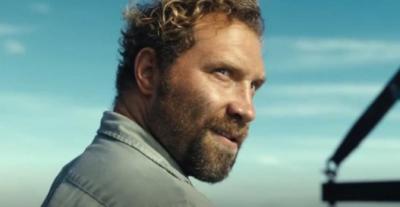 جاي كورتني  بطل فيلم Dangerous Animals - صورة معدلة