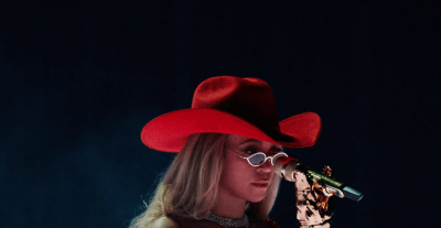 بيونسيه تتألق بفستان أحمر من جان بيار خوري في جولة Cowboy Carter 