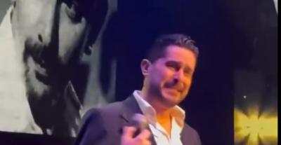 محمد خيري يبكي زياد الرحباني على المسرح..سألوني الناس