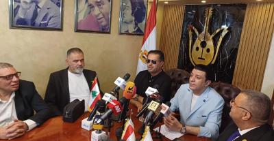 من المؤتمر الصحفي لراغب علامة و مصطفى كامل 