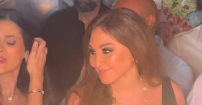 إليسا في عيدها بفستان أسود قصير وفي جلسة تصوير بالروب إليسا في عيدها بفستان أسود قصير وفي جلسة تصوير بالروب
