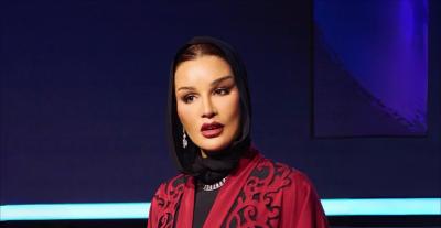 الشيخة موزا بعباية مخرمة بالدانتيل وحقيبة "Doha" من هرميس المحدودة الاصدار