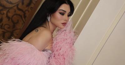 هيفاء وهبي بفستان ميتاليكي وفرو زهري من رامي سلمون 