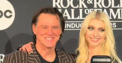 جيم كاري و تايلور مومسن