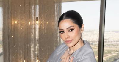 إلهام علي بطقم رمادي بقصة لافتة من هذه العلامة اللبنانية - الصورة من انستغرام الهام علي بعدسة عمران محمد