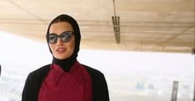 الشيخة موزا بفستان مخصص من Juan Vidal  وحقيبة Roger Vivier