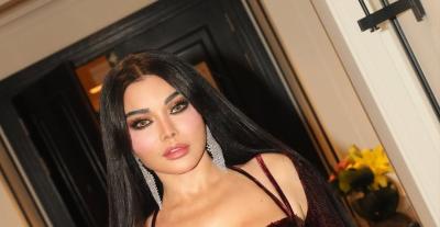 هيفاء وهبي بفستان من الترتر البورغندي من رامي سلمون في عمّان - الصورة من انستغرام هيفاء وهبي بعدسة ربيع حسام السروان