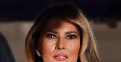 ميلانيا ترامب تتألق بفستان زمردي من ايلي صعب في البيت الأبيض