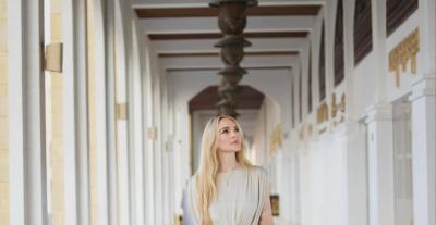 ليندسي لوهان باطلالة بوحي شرقي بتوقيع سعودي - الصورة من انستغرام ليندسي لوهان