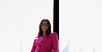 إطلالة سونام كابور بطقم من أرشيف Escada وحذاء سان لوران - الصورة من انستغرام سونام كابور بعدسة Gabriel 