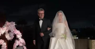 العروس ملك مع والدها عمرو عرفة - صورة معدلة