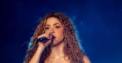 شاكيرا بفستان على شكل أمواج من غوراف غوبتا - الصورة من انستغرام غوراف غوبتا