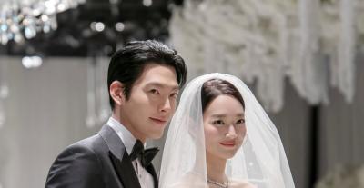 زواج Shin Min Ah و Kim Woo Bin والعروس باطلالة بتوقيع لبناني - الصورة من حساب Ament Official