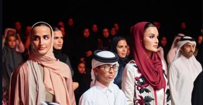 الشيخة موزا بعباءة مستوحاة من قطر من توقيع فضيلة الكادي 