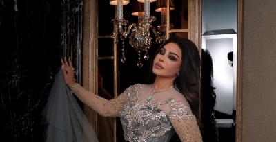 أحلام بفستان فخم مطرز بالذهب والفضة يدوية ومجوهرات من الذهب والتركواز