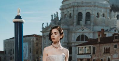 ليلي كولينز بتصميم من سكياباريلي في فوتوكول “Emily in Paris: Season 5” - الصورة من العلامة