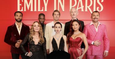 هل ينتقل مسلسل إيميلي في باريس Emily In Paris إلى دبي
