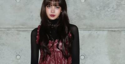 ليسا بفستان بورغندي من لويس فيتون بأسلوب التسعينات 