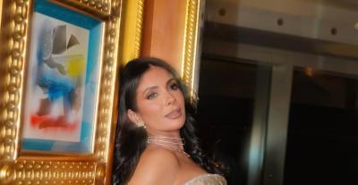 منى زكي باطلالة من توقيع ايلي صعب بطابع براق 