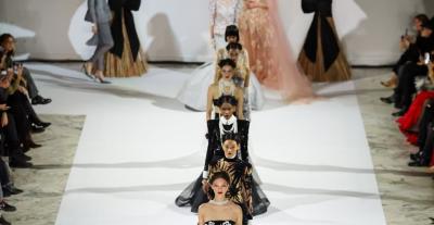 YANINA Couture  ربيع 2026: حكاية غابرييل شانيل والإرث الذاتي - الصورة من انستغرام العلامة