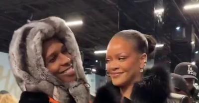 ريهانا بالجلد والفرو وآيساب روكي بستريت ستايل في عرض AWGE