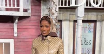 إطلالة كيكي بالمر من غوتشي: … تحول ألـ Logomania  إلى بيان موضة جريء