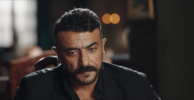 مشهد من الحلقة الأولى لمسلسل على كلاي