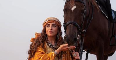 العبايات الملونة بأسلوب الشيخة بدور القاسمي. استوحي منها لرمضان 