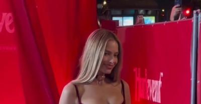 مارغوت روبي بإطلالة مخصصة من شانيل ومجوهرات بوزن 100 قيراط