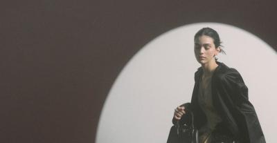 برادا تقدم رؤية معاصرة لأزياء رمضان 2026 - الصورة من العلامة