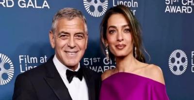 أمل كلوني بفستان بالنسياغا الميكرو الجريء ومجوهرات كارتييه