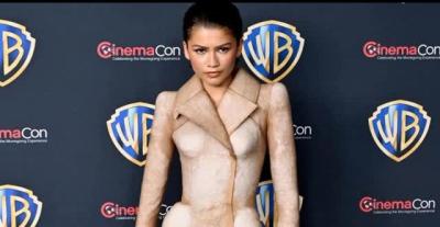 زندايا بإطلالة كوتورية بألوان صحراوية في CinemaCon