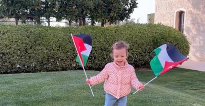 الأميرة إيمان بجاكيت من مونكلير حيوية في يوم العلم