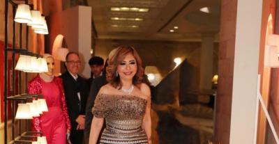 لميس الحديدي بفستان أو-شولدر مرصع في خطوبة ابنها 