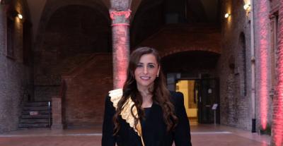 الشيخة بدور القاسمي بتصميم من فالنتينو في جوائز "ببلش هير 2026