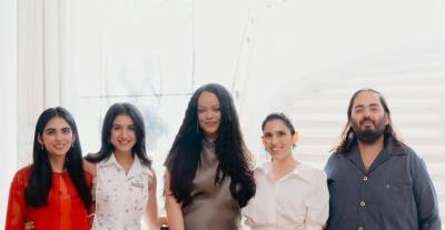 ريهانا وايشا أمباني باطلالات لافتة في ضيافة العائلة 