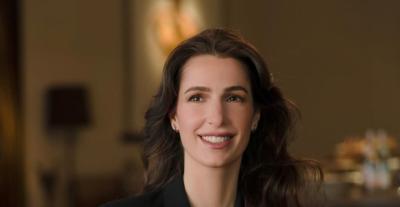 الأميرة رجوة تتألق بلوك كلاسيكي أنيق في عيد ميلادها