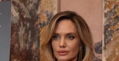 أنجلينا جولي بفستان أسود من توم فورد خلال عرض Couture 