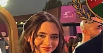 الأميرة جليلة بنت علي بفستان زمردي أنيق من Edelina Joyce