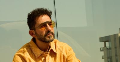 أحمد حلمي يدخل عالم الأزياء بإطلاق علامته للنظارات الشمسية